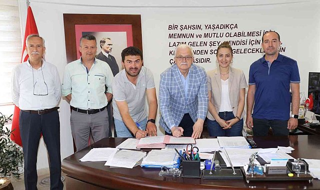 Burhaniye Belediyesi memurlarına yemek yardımı sözleşmesini imzaladı