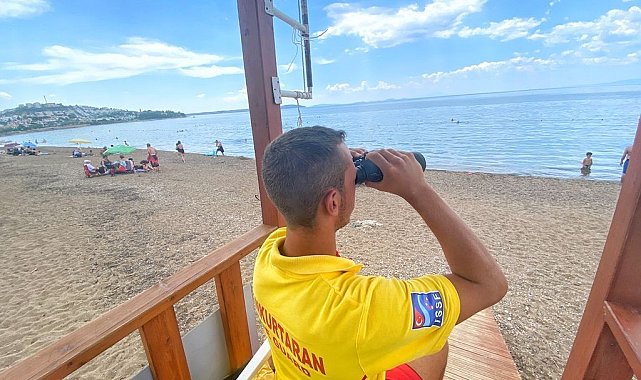 Burhaniye plajlarında cankurtaranlar göreve başladı