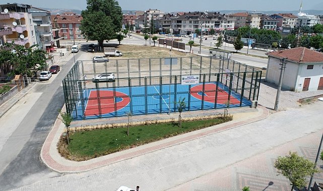 Burhaniye semt sahası hizmete açıldı