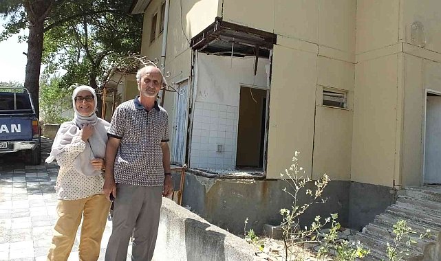 Burhaniye' de Köy Grup Teknisyenliği binası yıkılıyor