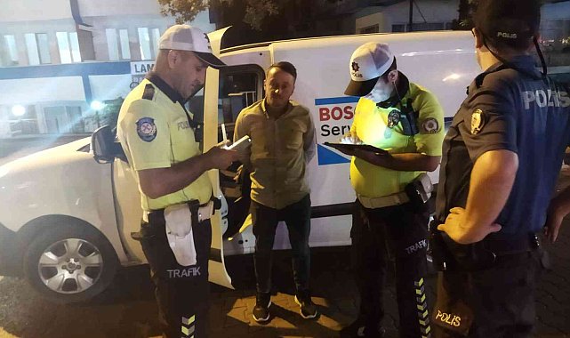 Burhaniye'de polis denetiminde aranan 4 kişi yakalandı