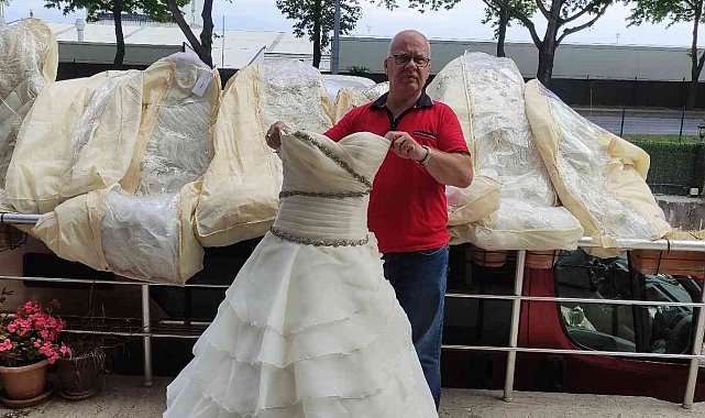 Bursa'da askıda gelinlik..Gelinlikleri bedava dağıtacak şanslı adayları arıyor
