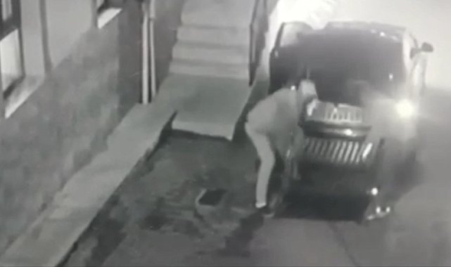 Bursa'da bir garip mazgal hırsızlığı kamerada
