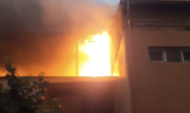 Bursa&#039;da büyük panik...Alev alev yandı mahalleli sokağa döküldü
