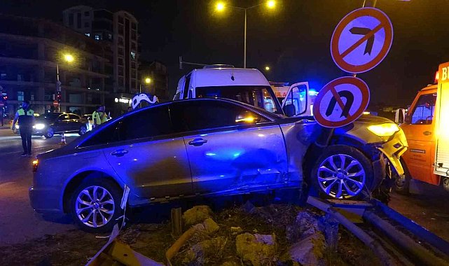 Bursa&#039;da işçi servisi ile otomobil kafa kafaya çarpıştı: 6 yaralı