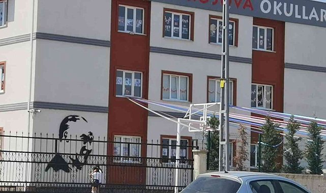 Bursa'da okulun camından düşen öğrenci ağır yaralandı