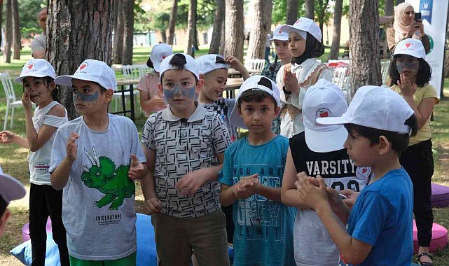 Bursa'da pandemide yakınlarını kaybeden çocuklara masallar anlatıldı