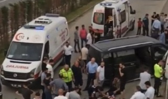 Bursa'da panelvan araçlar birbirine çarptı : Ortalık savaş alanına döndü