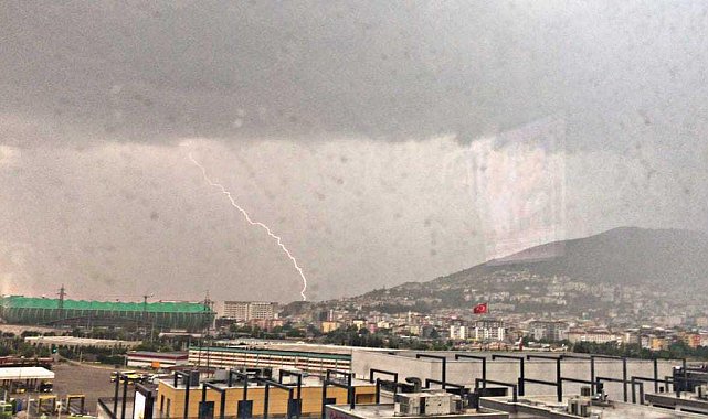 Bursa'da sağanak etkili oldu