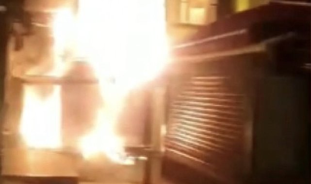 Bursa'da tarihi bina alev alev yandı