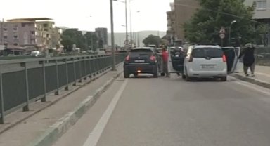 Bursa'da yol verme kavgasında ortalık meydan muharebesine döndü