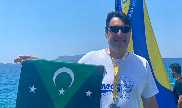 Bursalı belediye başkan yardımcısı Yunan adasından Türkiye&#039;ye yüzerek geçti