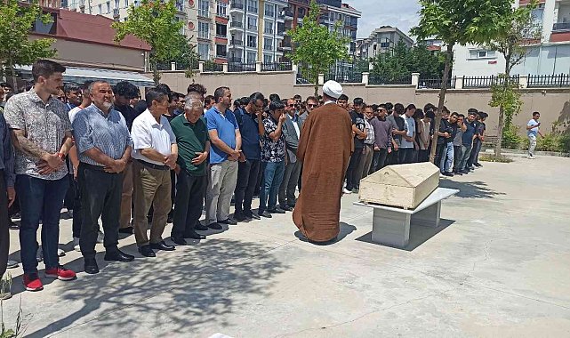 Büyükçekmece'de kazada hayatını lise öğrencisi Murtaza Mardani son yolculuğuna uğurlandı