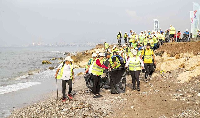 Büyükşehir Belediyesinden Anamur&#039;dan Akdeniz&#039;e sahil temizliği