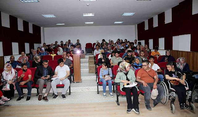 Büyükşehir, engelli vatandaşlara sinema keyfi yaşattı