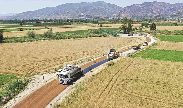 Büyükşehir, Kuyucak&#039;ta yol yapım çalışmalarını sürdürüyor