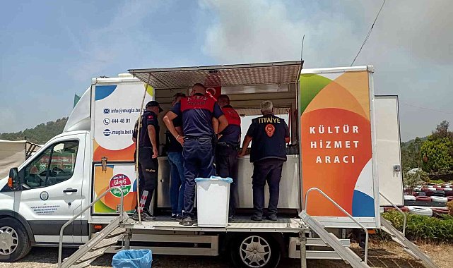 Büyükşehir personeli Marmaris yangınında teyakkuz halinde