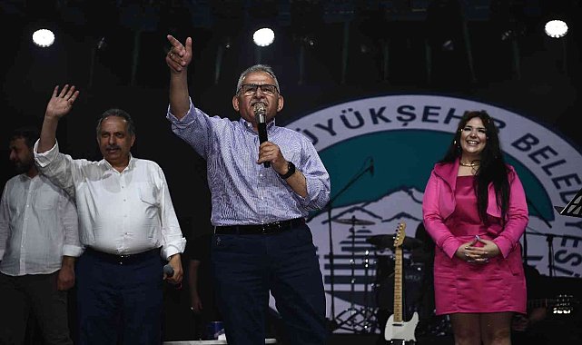 Büyükşehir'in 'Yaza Merhaba Festivali'ne muhteşem ilgi