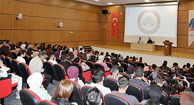 ÇAKÜ'de iş dünyasının deneyimleri öğrencilere aktarıldı