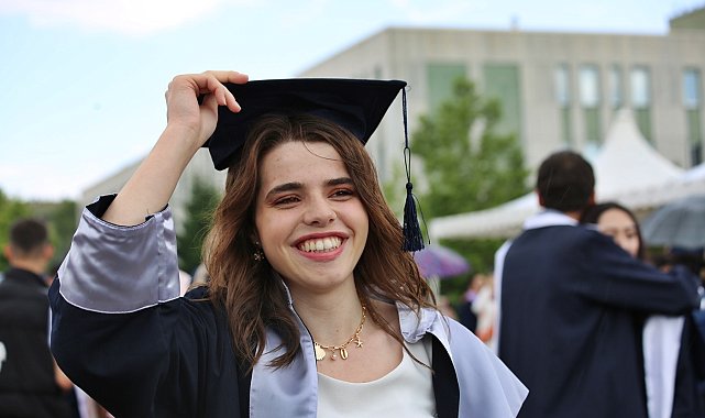 ÇAKÜ'de mezuniyet heyecanı sona erdi