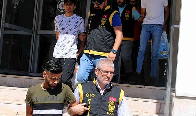 Çaldıkları otomobille villaya hırsızlığa gelince yakalandılar