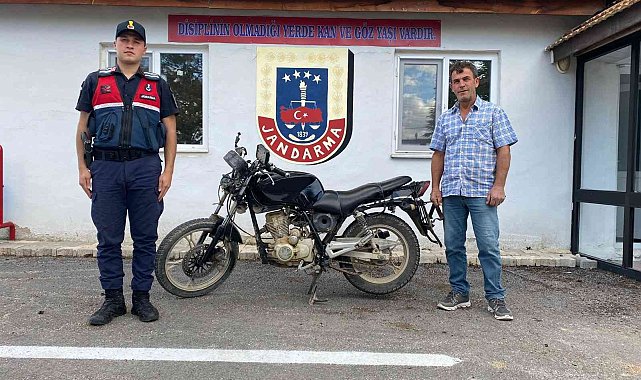 Çalıntı motosiklet jandarma ekiplerince bulunarak sahibine teslim edildi