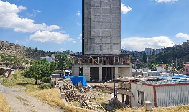 Çalıştığı inşaattan düşen kalıp ustası yaralandı