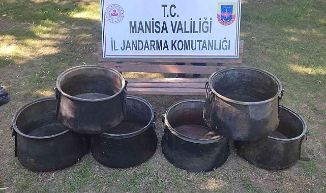 Caminin bakır kazanlarını çalan hırsızlar yakalandı