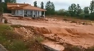 Çankırı'da sel paniği kamerada