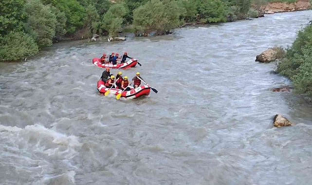 Çatak'ta rafting sezonu başladı