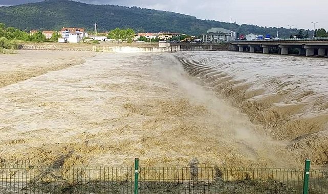Çaycuma ilçesinde taşkınlar oluştu