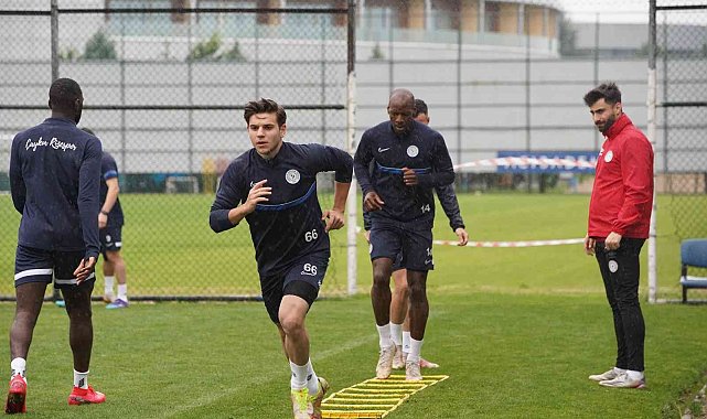 Çaykur Rizespor, günü çift antrenmanla tamamladı