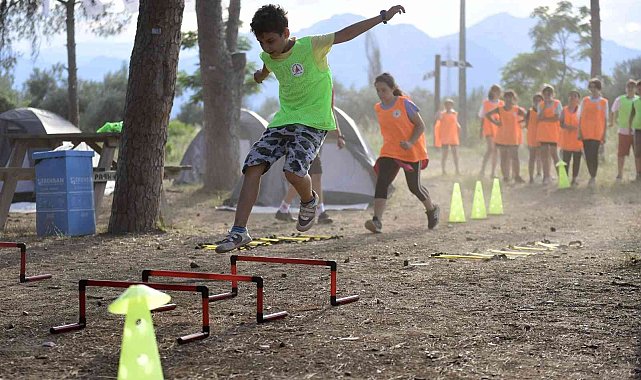 Cep telefonunu bırakıp doğayla kucaklaştılar