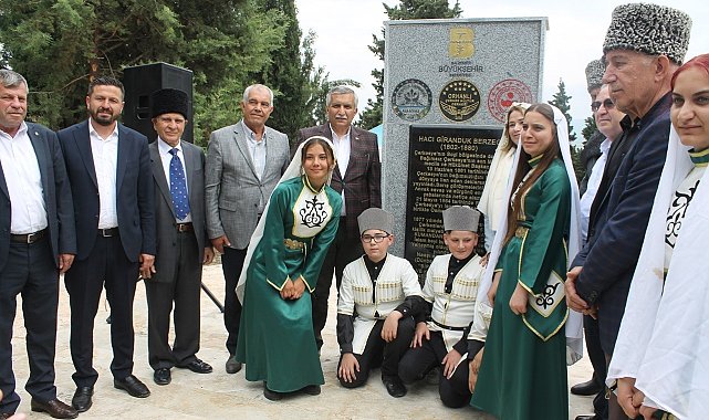 Çerkez Osmanlı komutanının yenilenen mezarı ve kaidesi ziyarete açıldı