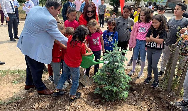 Çevre Haftası'nda fidanlar toprakla buluştu