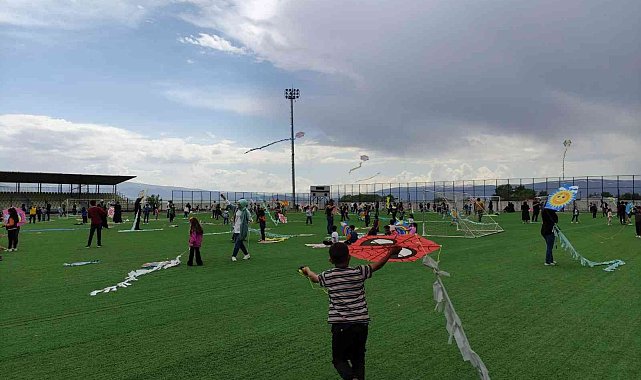 Çevre Haftası&#039;nda uçurtmalar gökyüzünü süsledi