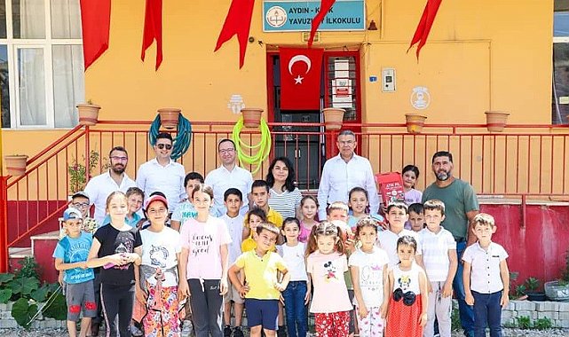 Çevreci öğrenciler ödüllerini Başkan Güler'in elinden aldı