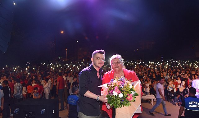 Ceyhan&#039;da öğrenciler YKS öncesi konserle stres attı