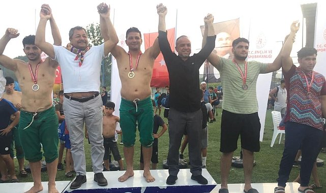 Ceyhanlı güreşçiler 8 madalya ile döndü