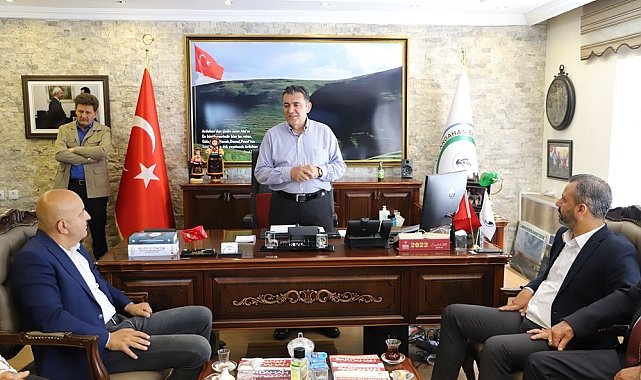 CHP'li vekiller, Ardahan Belediyesini ziyaret etti