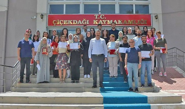 Çiçekdağı ilçesinde başarılı öğretmenlere teşekkür plaketi