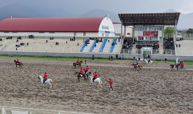 Cirit müsabakaları nefes kesti