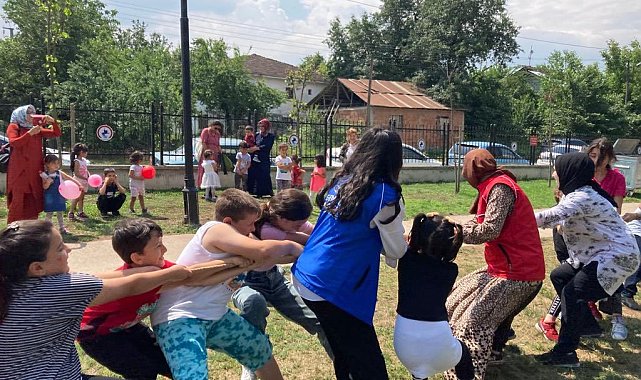 Çocuk gülerse dünya güler