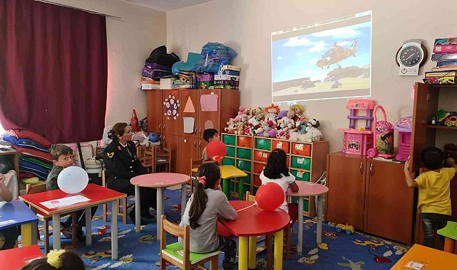 Çocuklar jandarma teşkilatının tanıtımı yapıldı
