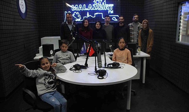 Çocuklar Malazgirt FM'de 'Söz bende' dedi