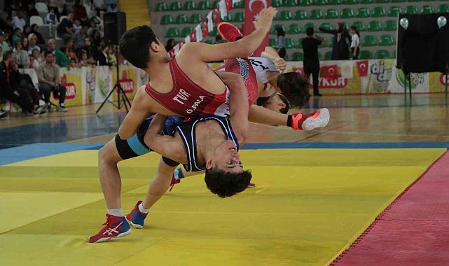 Çocuklar tatilin tadını Yaz Spor Okullarında çıkarıyor