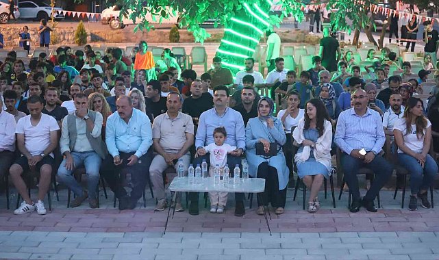 Çukurca &#039;4. Fotosafari Festivali&#039;nde dengbejler geceye damgasını vurdu