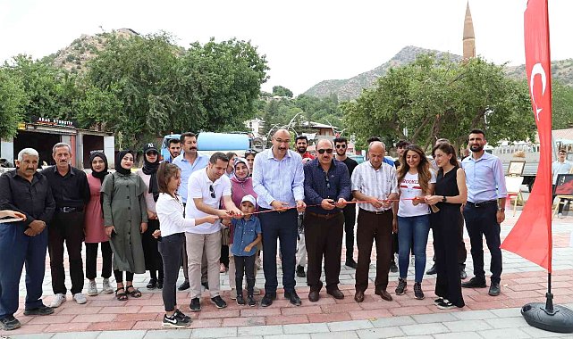 Çukurca Belediyesinin yaptırdığı &#039;Kent Meydanı&#039; hizmete açıldı