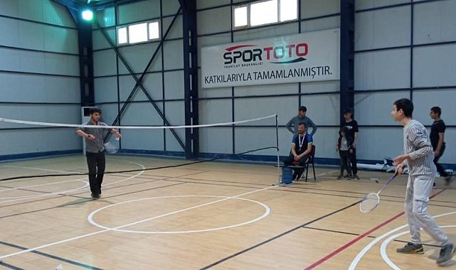 Çukurca'da Batminton müsabakaları yapıldı