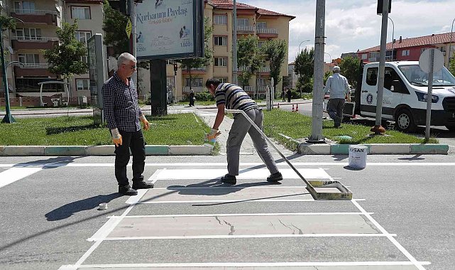 Daha güvenli ulaşım için yol çizgileri tamamlanıyor